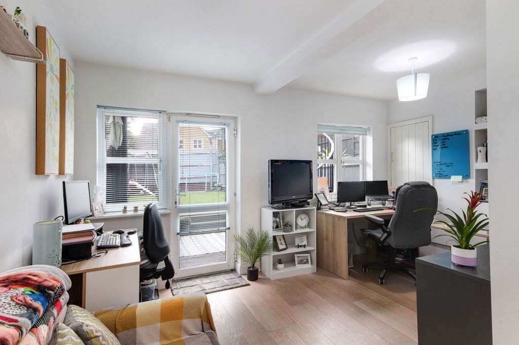 Property photo 3 of 21