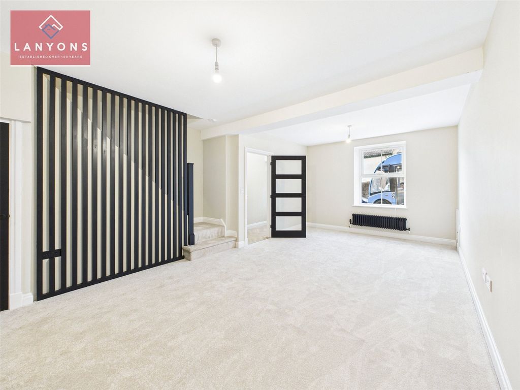 Property photo 2 of 19 Picture No. 09