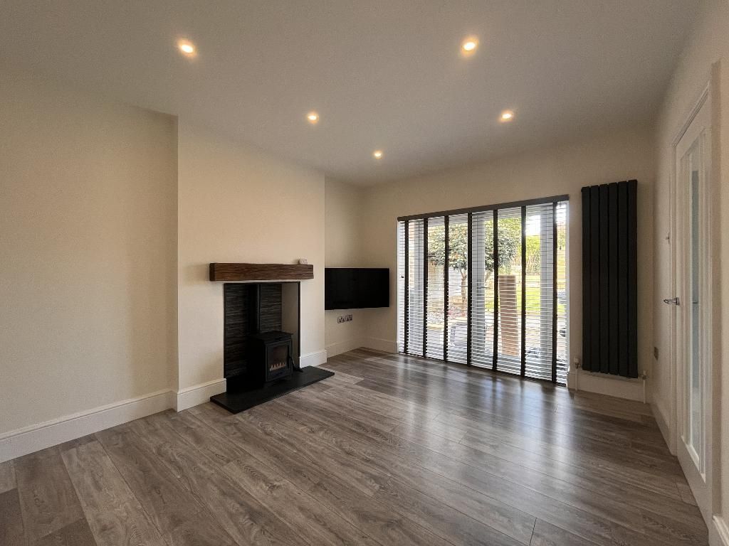 Property photo 2 of 18 Lounge
