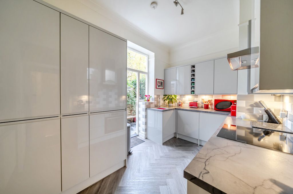 Property photo 3 of 23 1376706-10-690Cb5...