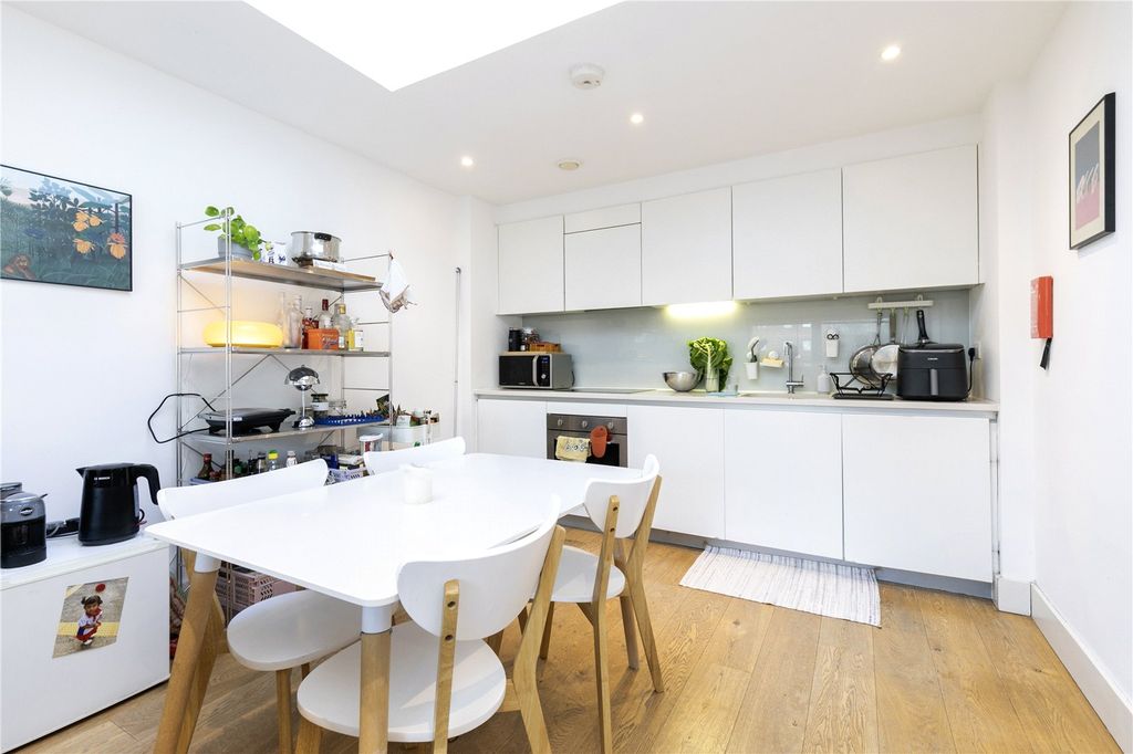 Property photo 2 of 16 Kitchen Dining Area