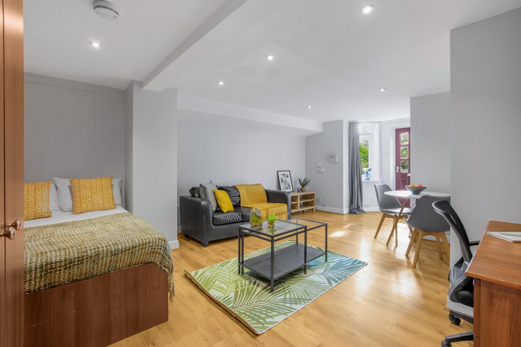 Property photo 1 of 9 Property Photo