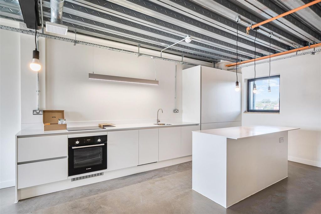 Property photo 1 of 10 1353748-3-68c04Cbb1De5A.Jpg