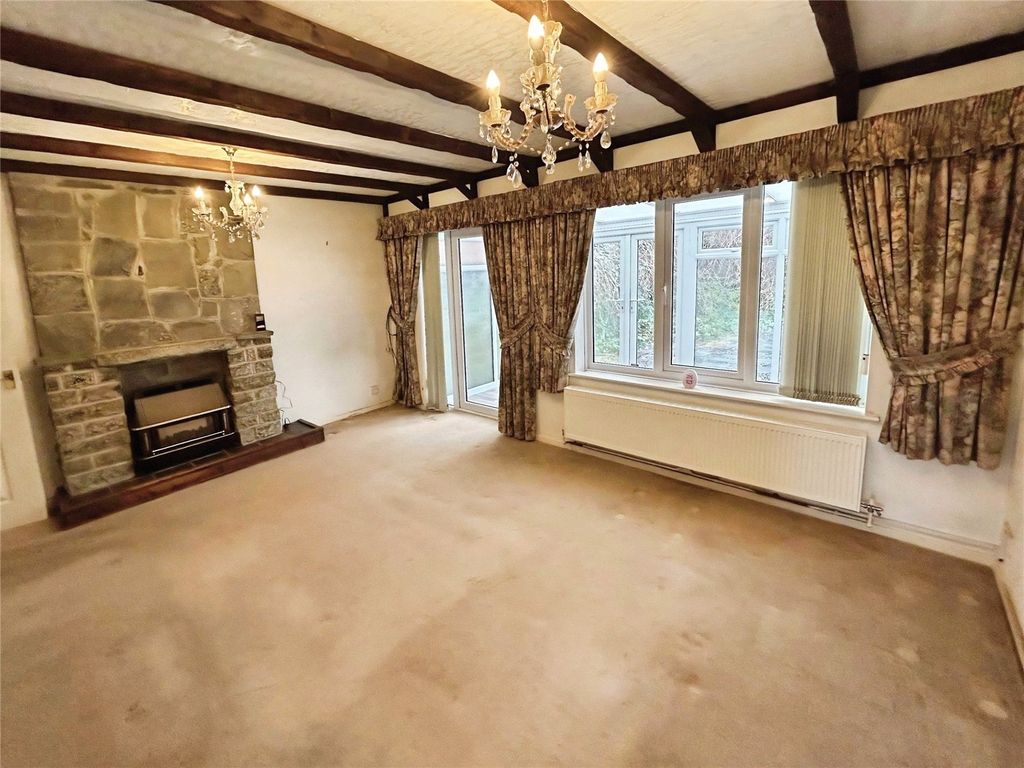 Property photo 2 of 15 Lounge