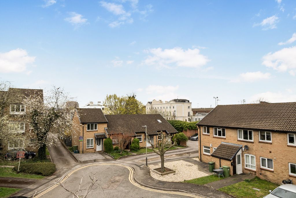 Property photo 2 of 21