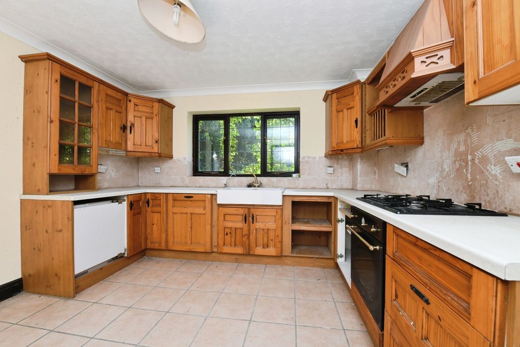 Property photo 2 of 16 Photo