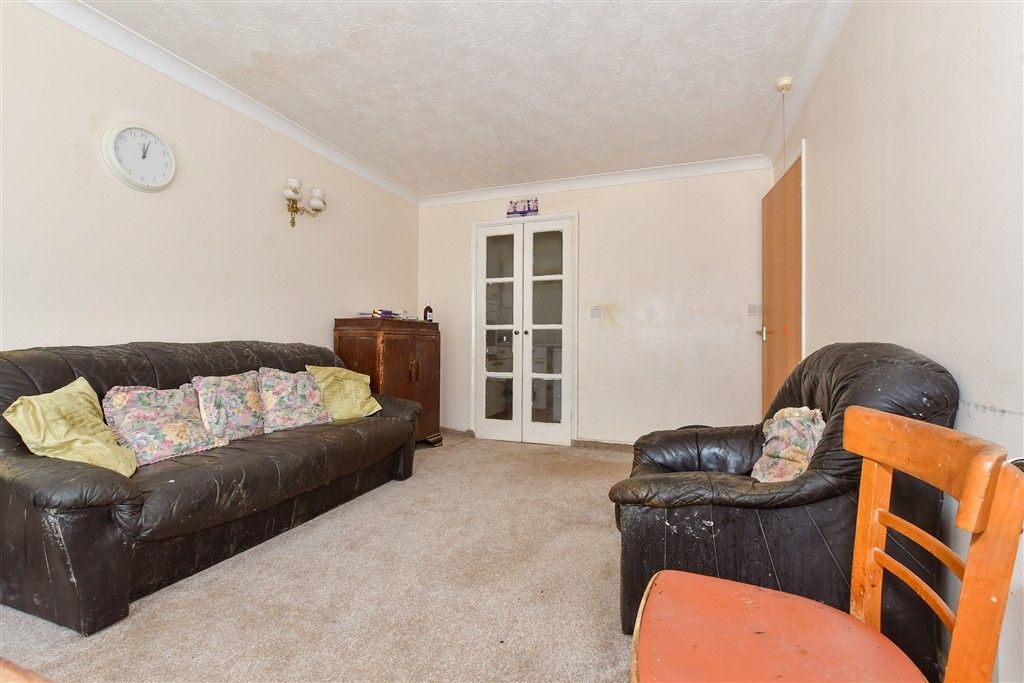 Property photo 3 of 13 Lounge