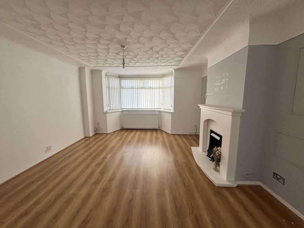 Property photo 3 of 26