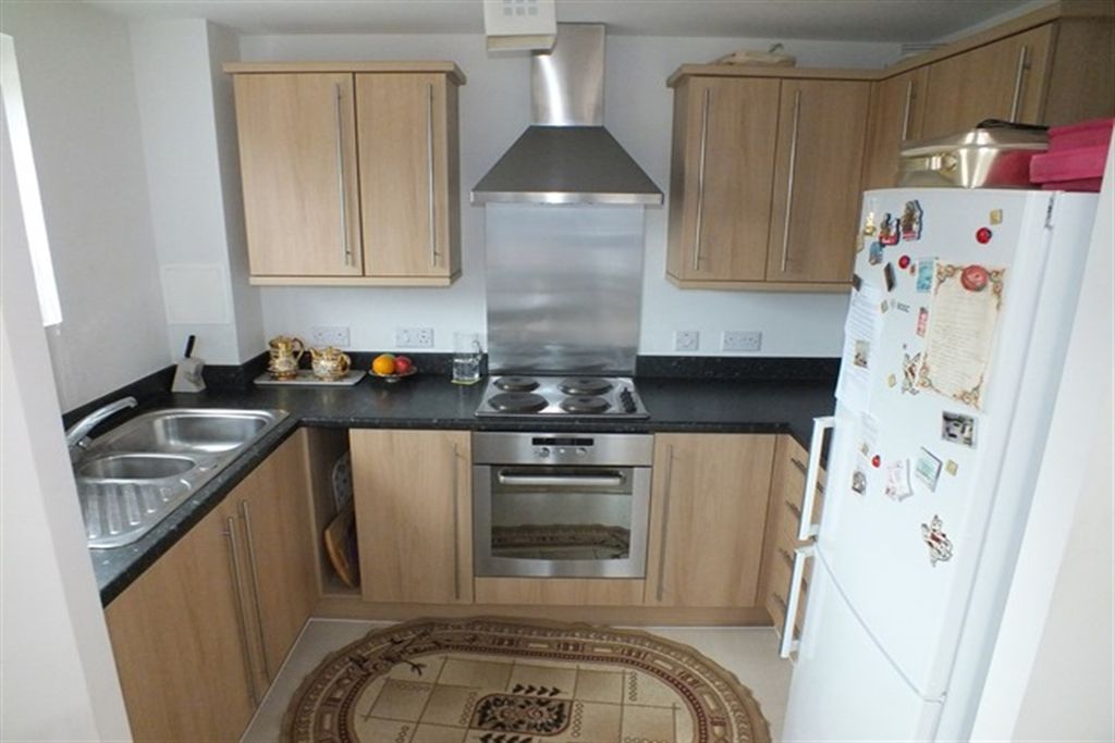 Property photo 2 of 8 Kitchen