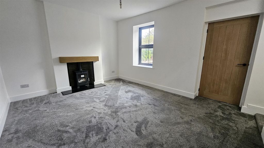 Property photo 2 of 14 Lounge