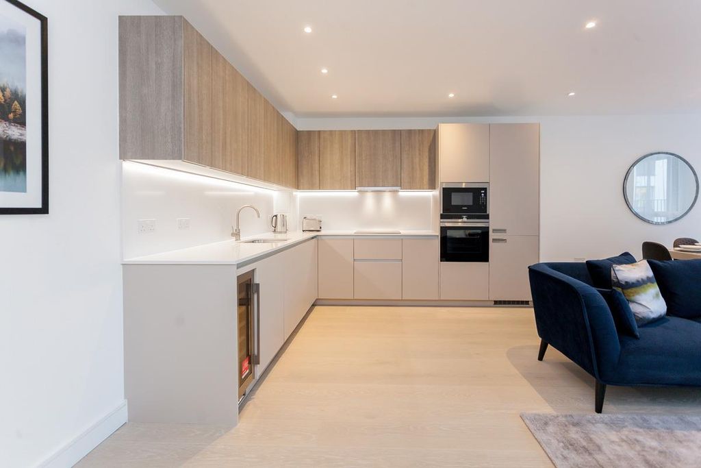 Property photo 1 of 11 64 The Avenue, London Nw6 - 2Bed-2.Jpg