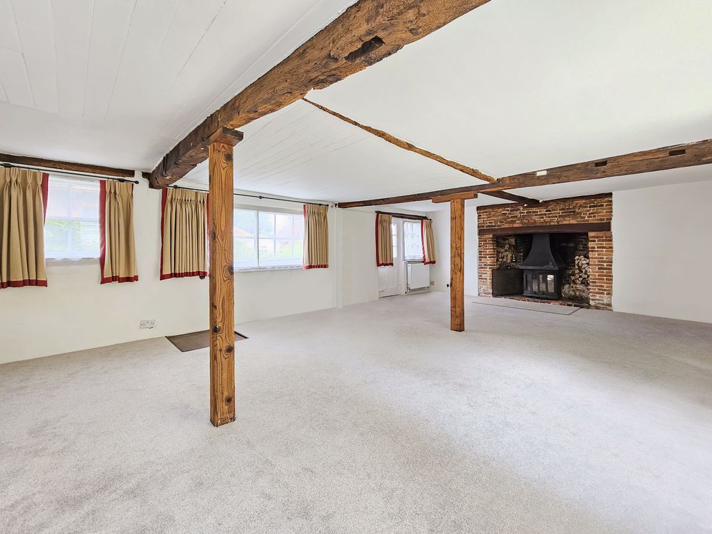 Property photo 3 of 20 Living Room