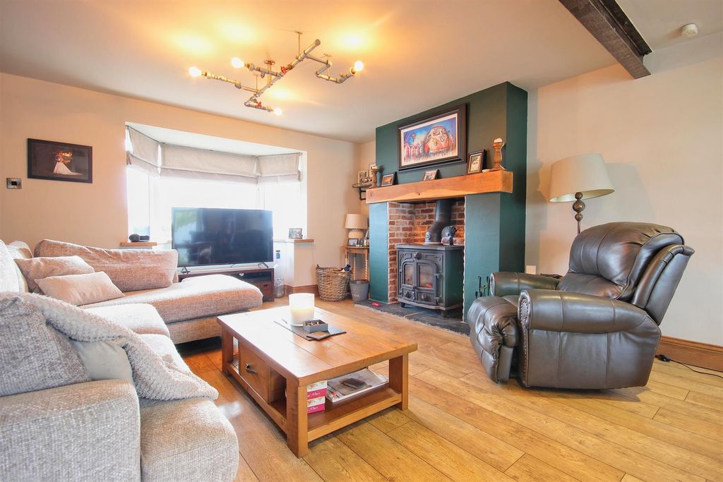 Property photo 2 of 19 Sitting Room