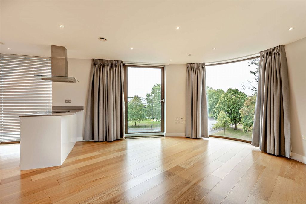 Property photo 2 of 16 Kitchen/ Lounge