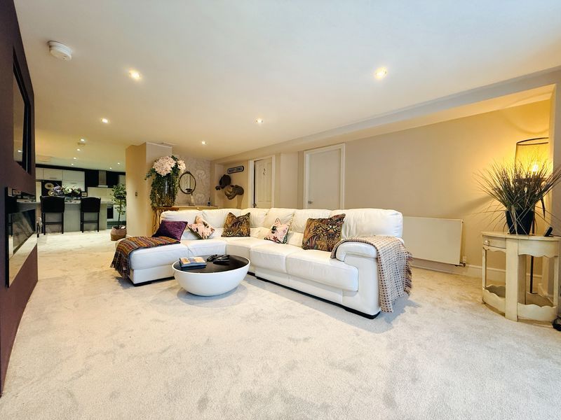 Property photo 3 of 24 Photo 52