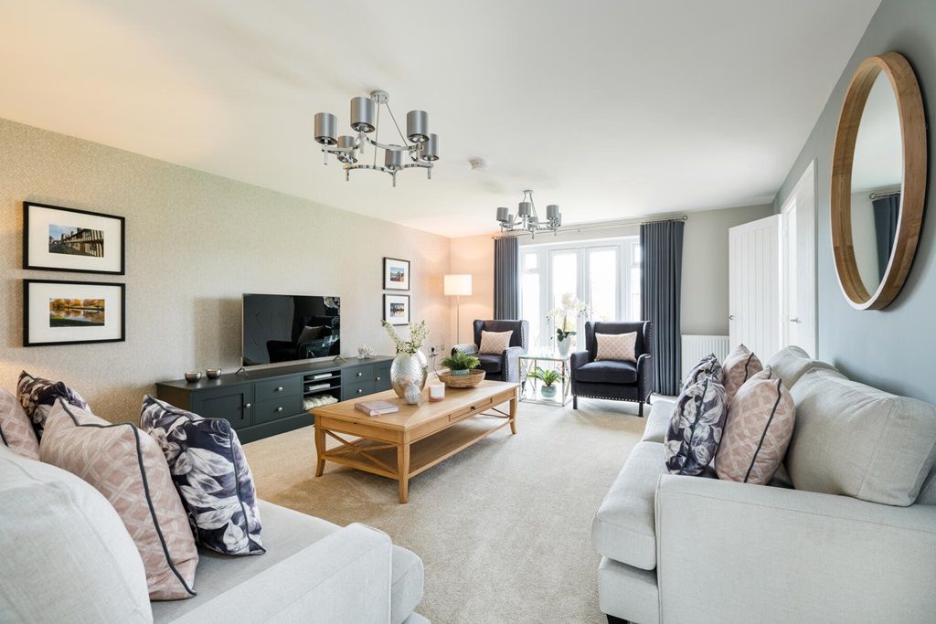 Property photo 1 of 16 Light-Filled Lounge With French Doors To The Rear Garden