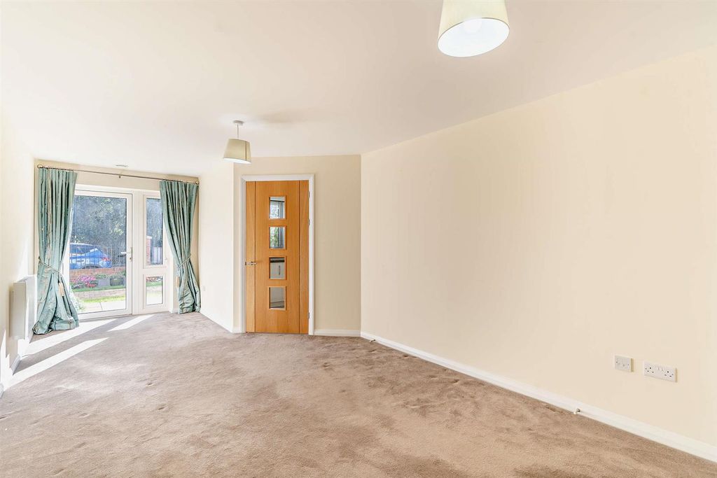 Property photo 3 of 17 8573771-Interior03-800.Jpg