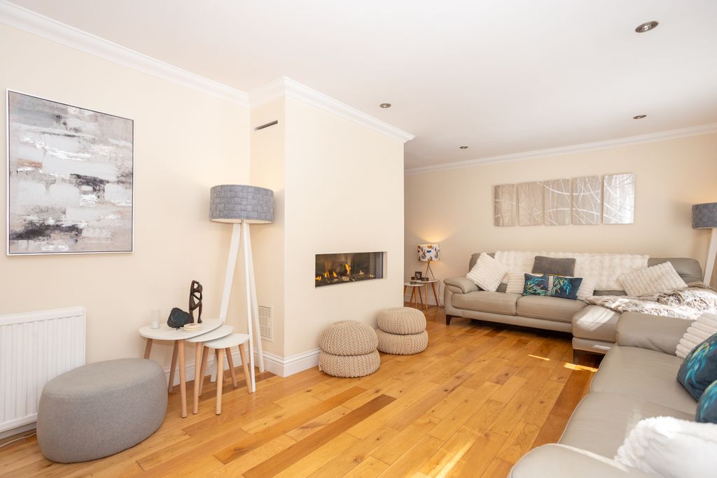 Property photo 2 of 40 Living Room