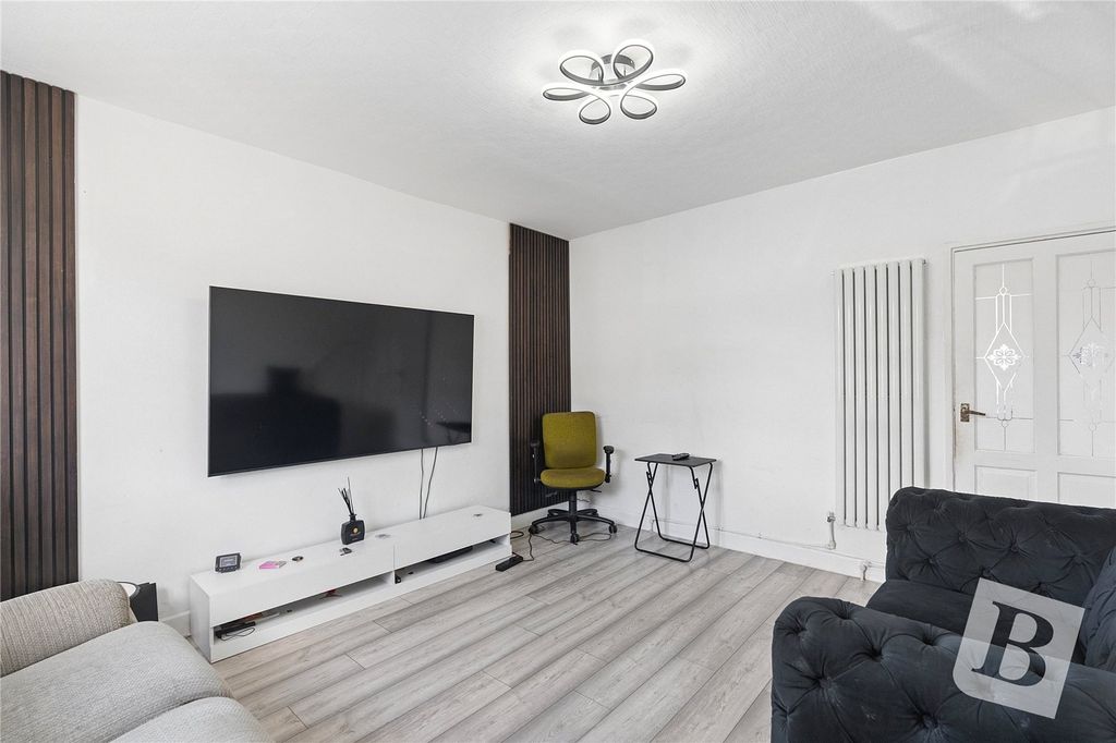 Property photo 3 of 12 Lounge