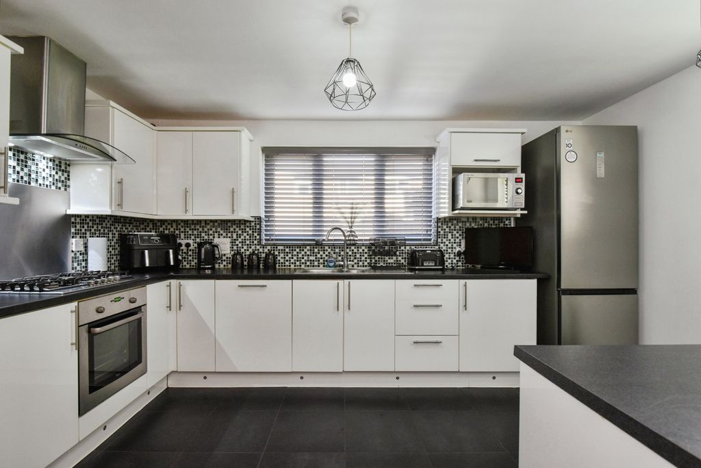 Property photo 2 of 27 Pbox-Img.Jpg