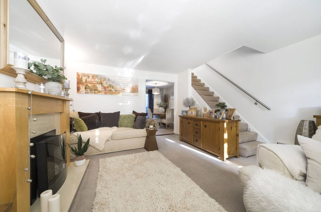 Property photo 2 of 17 Reception