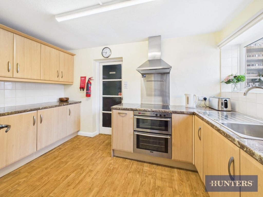 Property photo 2 of 12 Kitchen