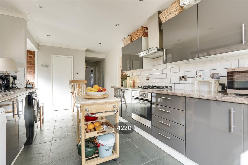 Property photo 3 of 23 Kitchen