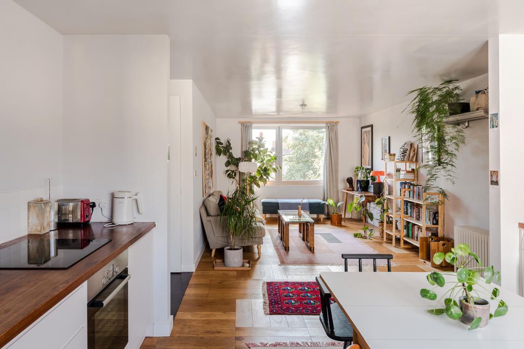 Property photo 3 of 18 19582850_N24_Highres.Jpg