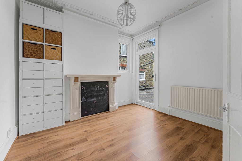 Property photo 2 of 13 Ealing Pk Gdns Ext (4)