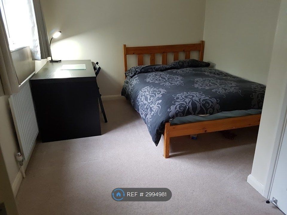 Property photo 1 of 9 There Is A Desk And Double Wardrobe