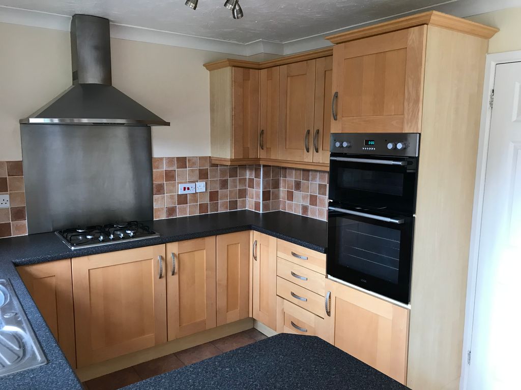 Property photo 3 of 15 Kitchen