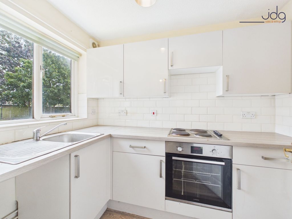 Property photo 2 of 8 Kitchen