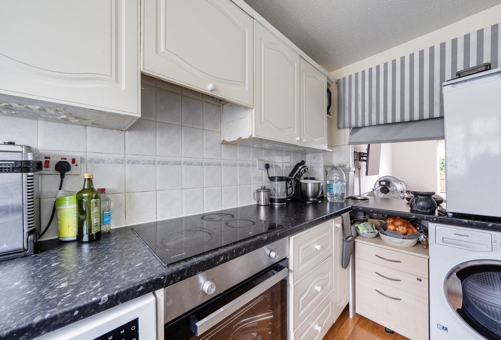 Property photo 3 of 15 1494131-12-6A5611...