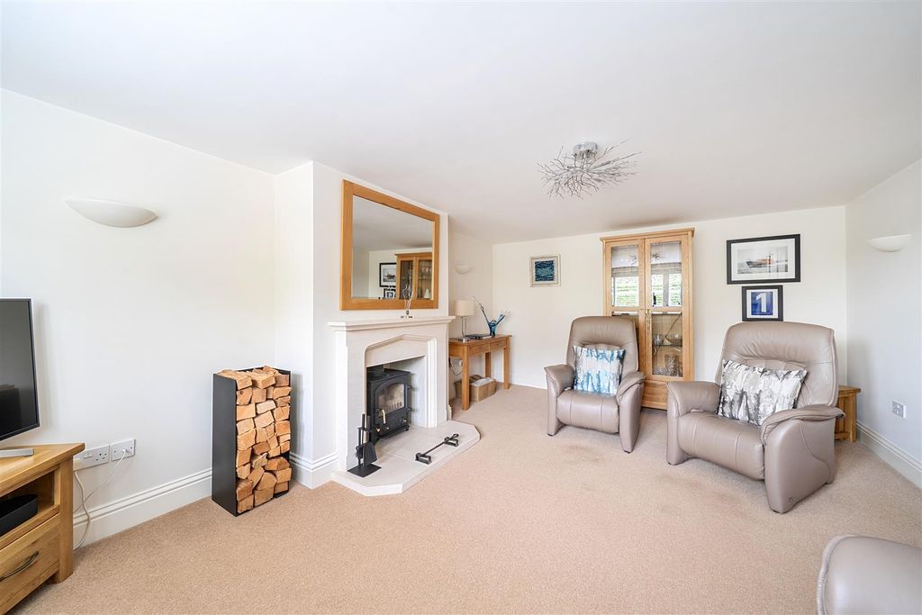 Property photo 3 of 21 Sitting Room