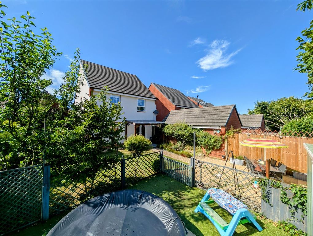 Property photo 2 of 20