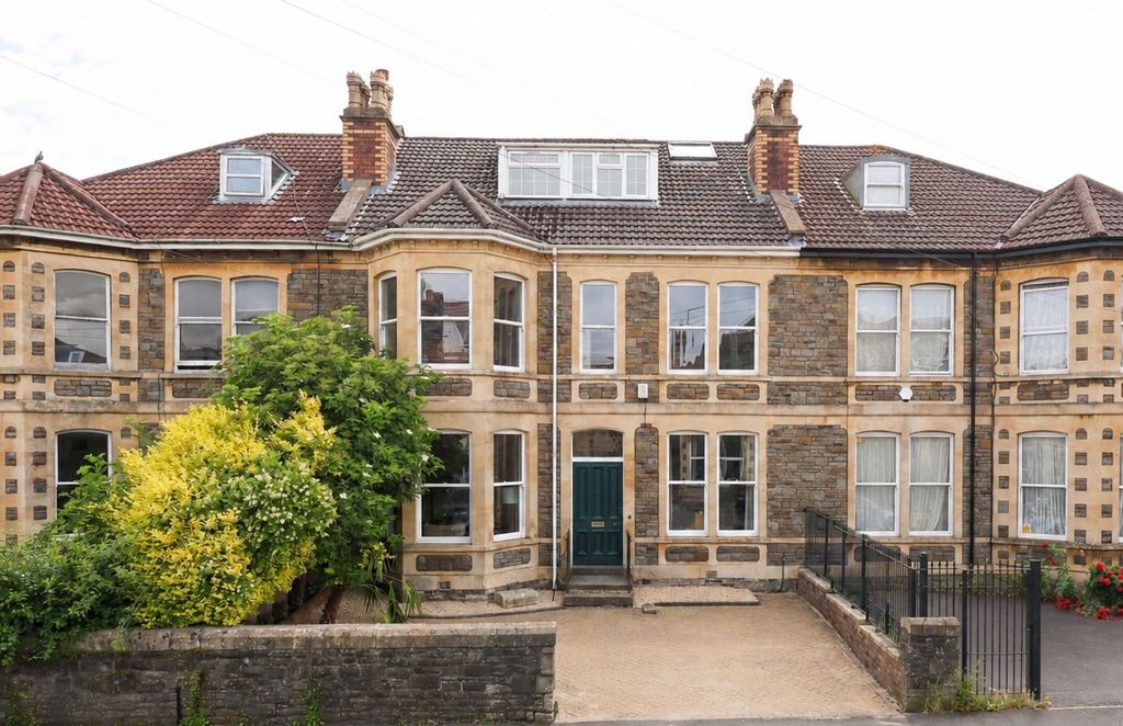 Property photo 1 of 32
