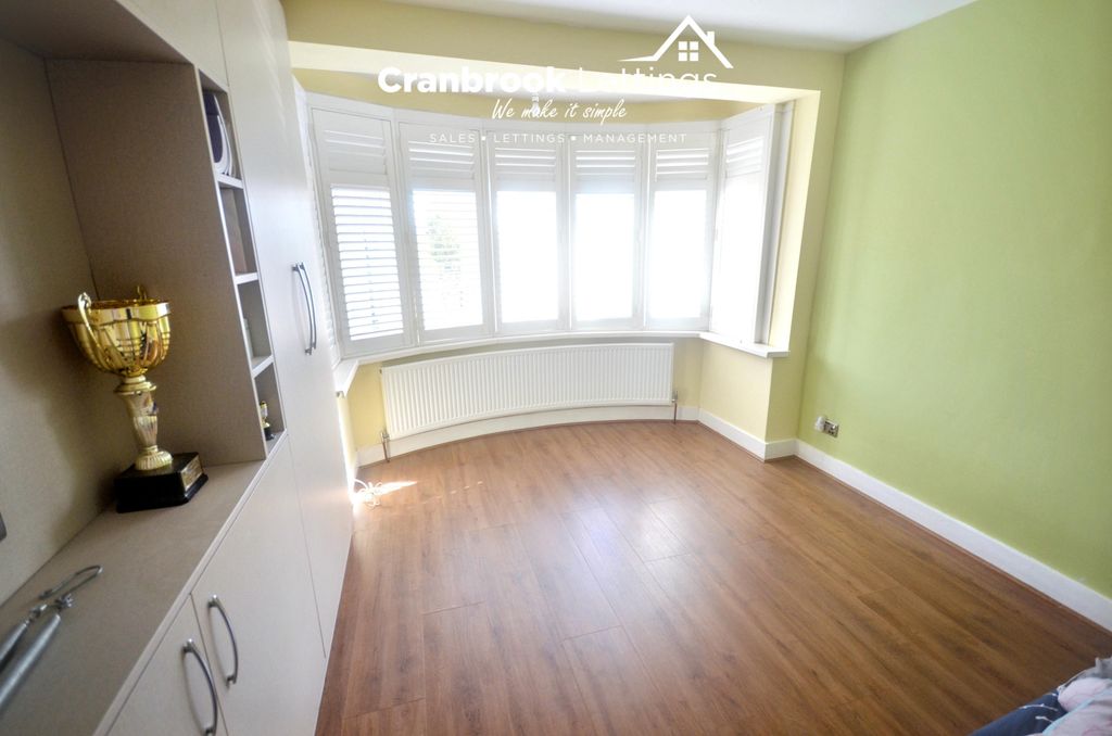 Property photo 1 of 13 3 Bed End-Terrace House To Rent Fairlop Road, Ilford Ig6 2En