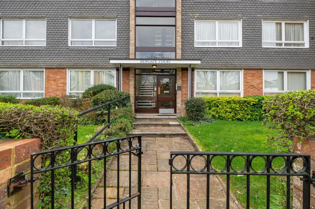 Property photo 1 of 3 .