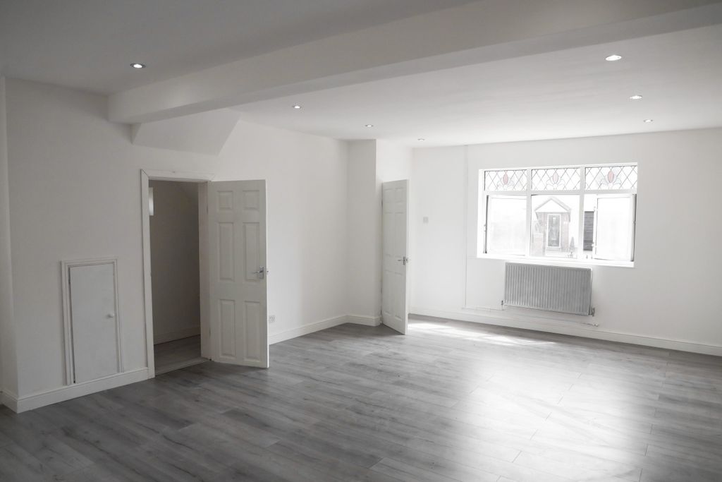 Property photo 3 of 31