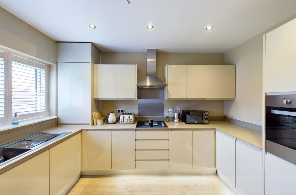 Property photo 2 of 14 Kitchen