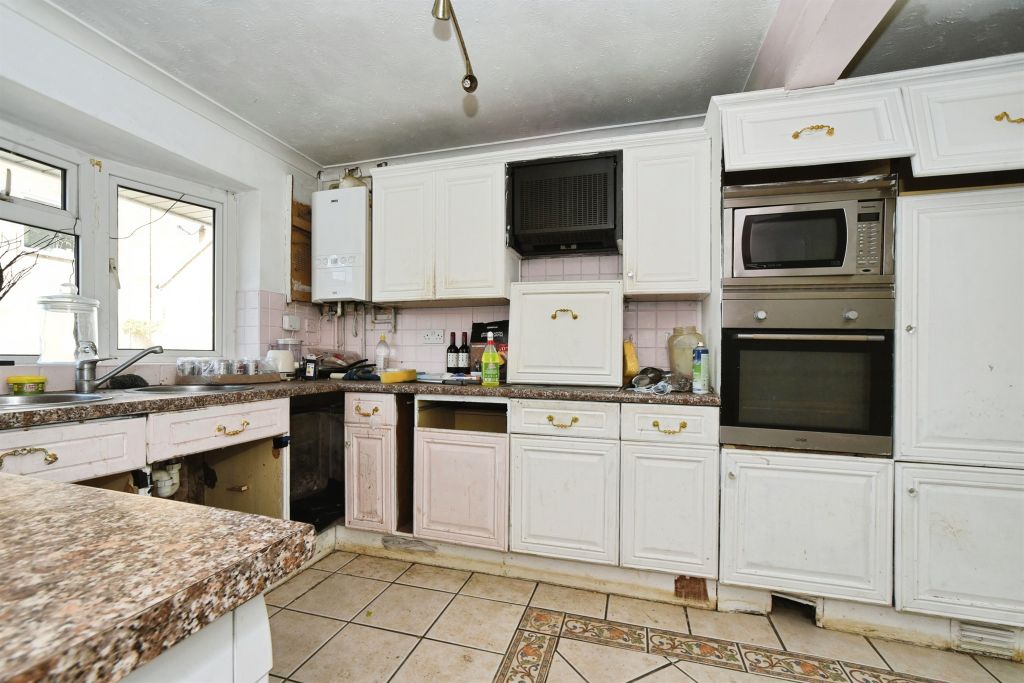 Property photo 2 of 18