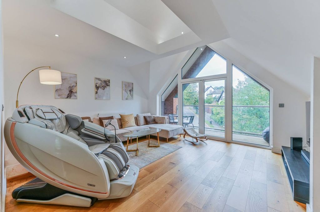 Property photo 1 of 21