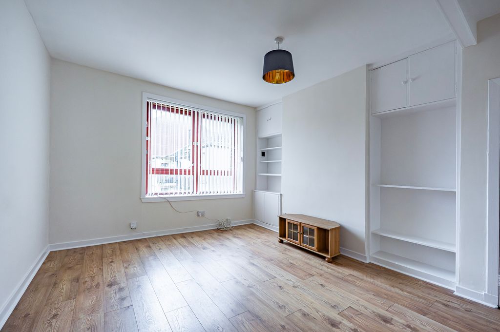 Property photo 2 of 25