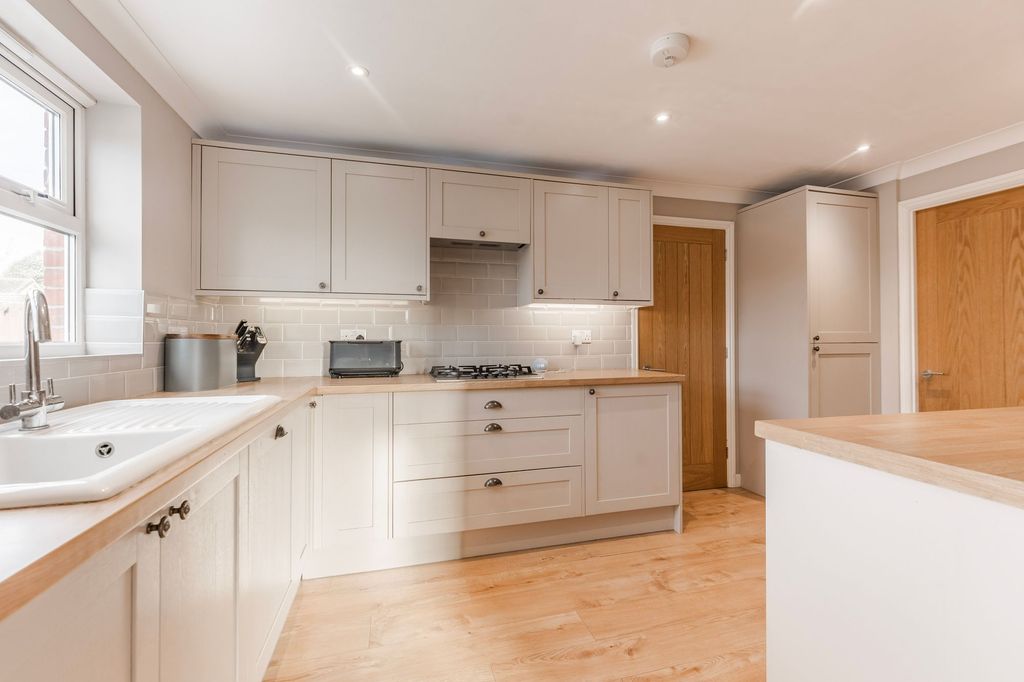 Property photo 3 of 24