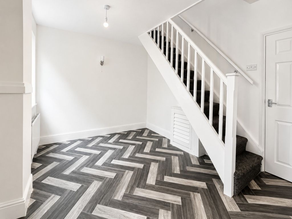 Property photo 2 of 7 5030551