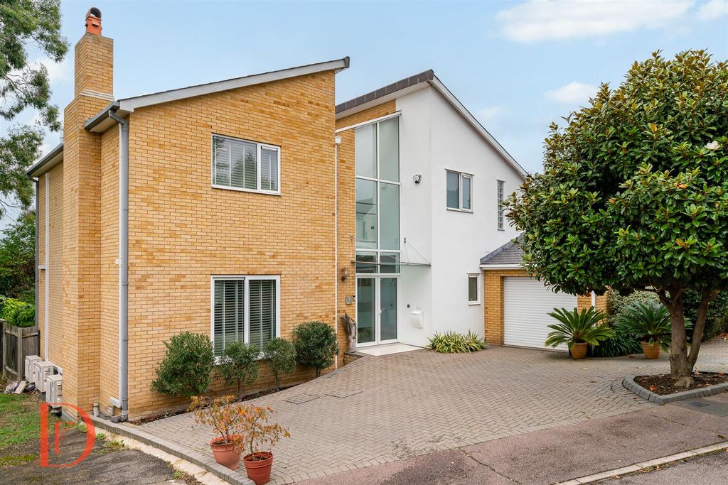Property photo 1 of 36