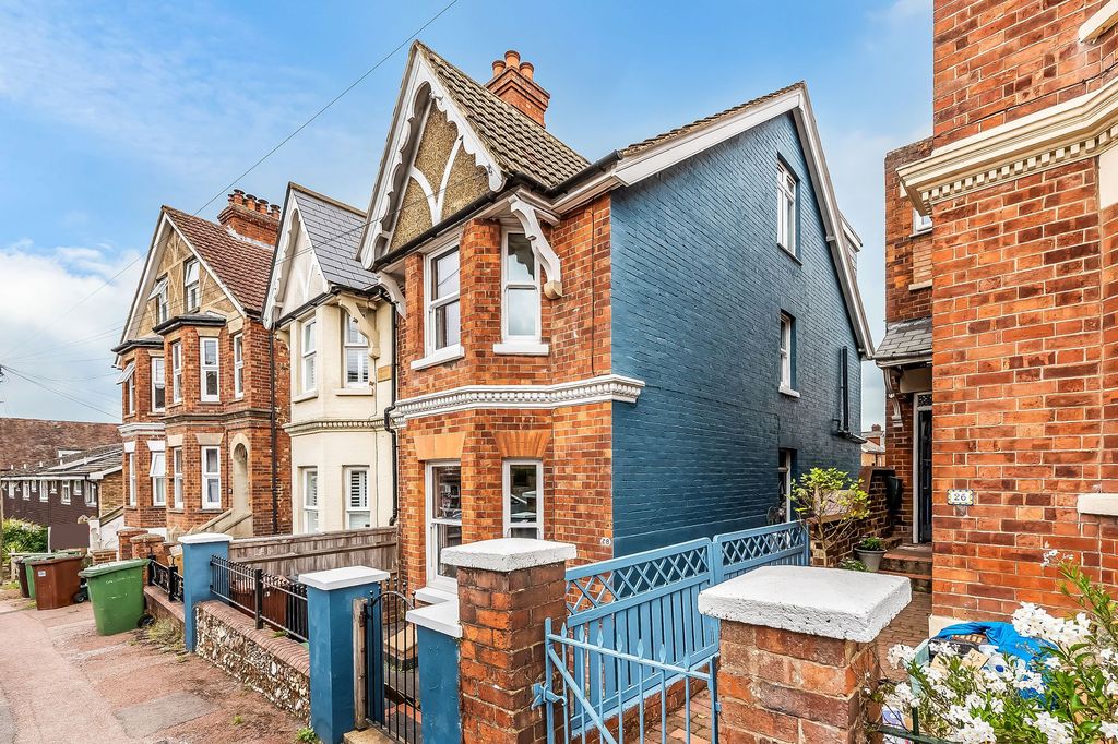 Property photo 1 of 43