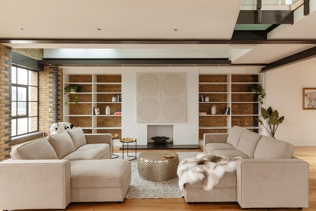 Property photo 2 of 26