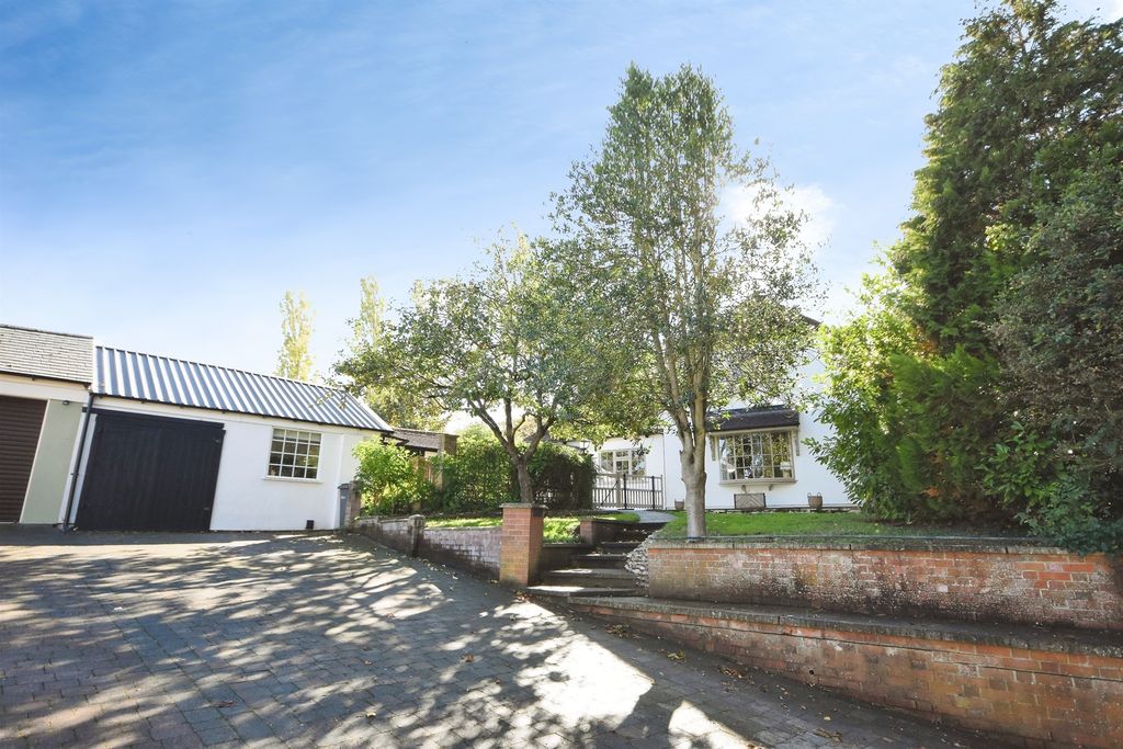 Property photo 2 of 28