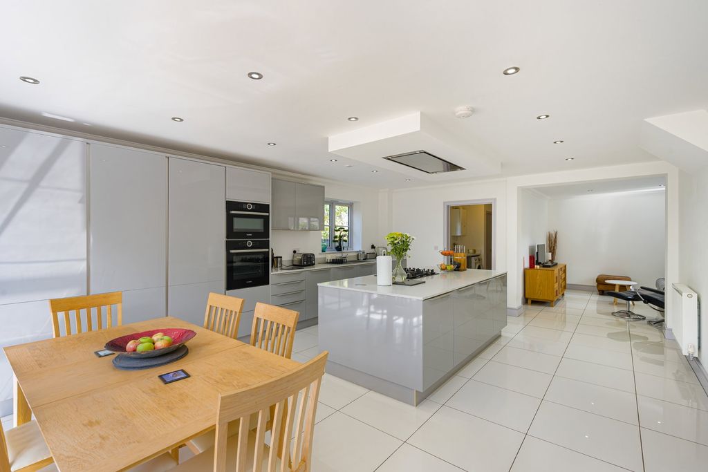 Property photo 2 of 37
